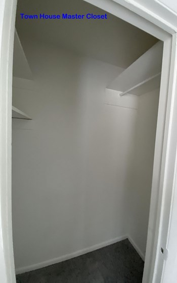 Williamsburg East Apartments