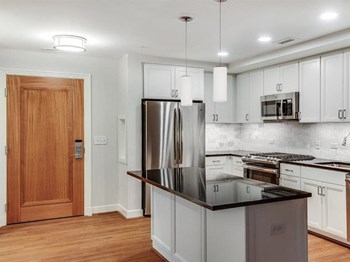 750 N. Glebe Road Studio-3 Beds Apartment for Rent - Photo Gallery 2