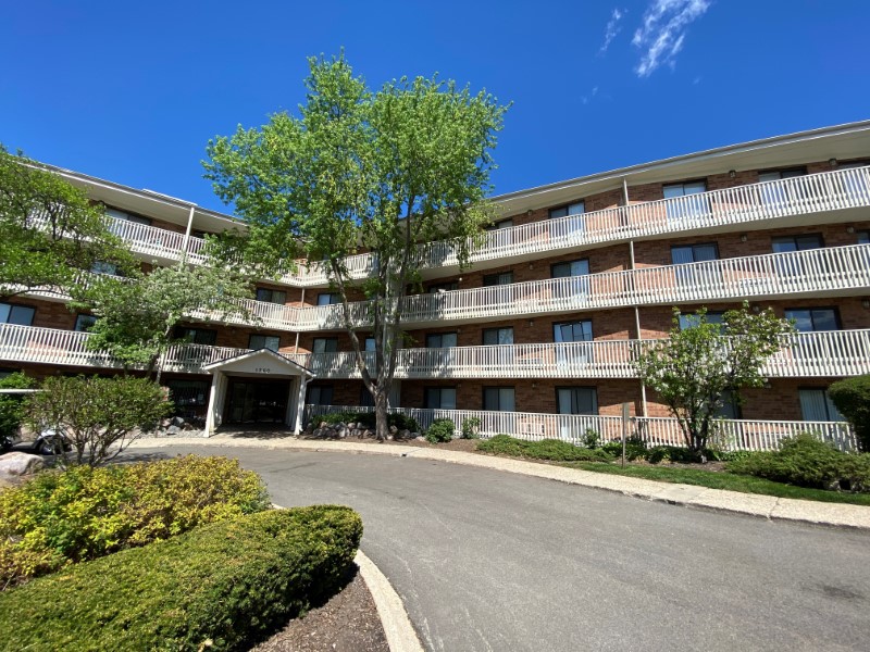 Luna Park Apartments, 1800 Wedgewood Dr, Gurnee, IL RENTCafé