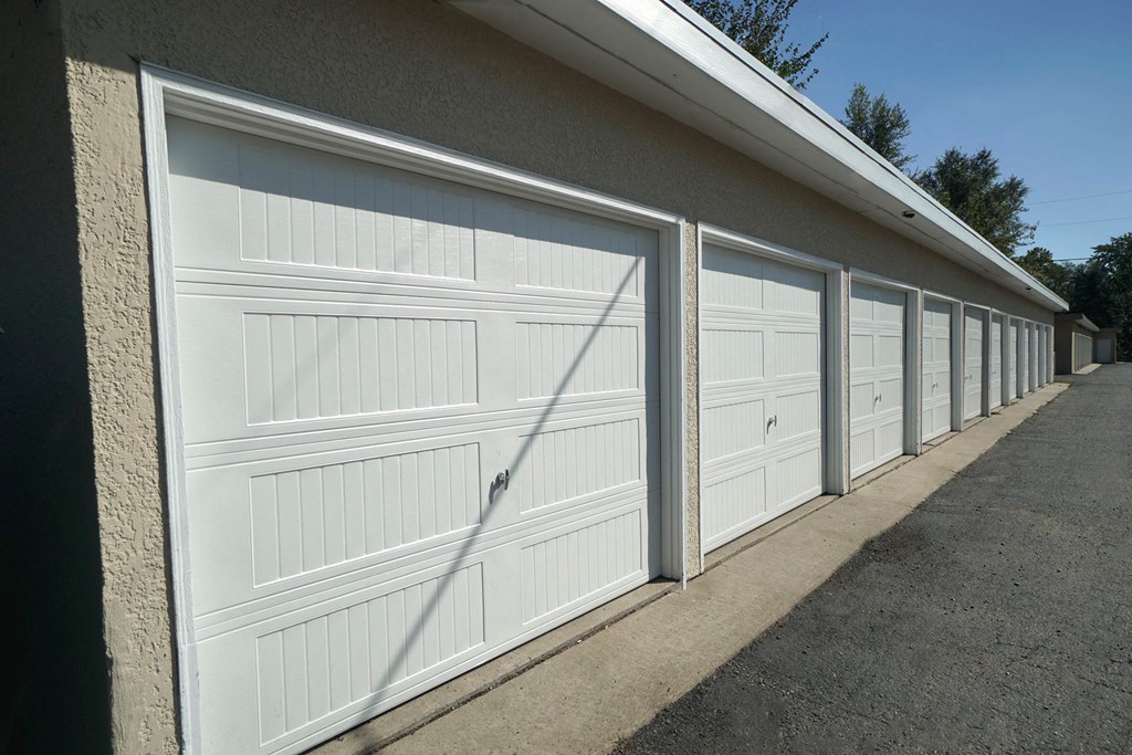 Xerxes Apartments Garages