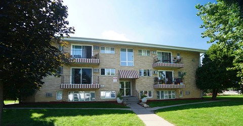Xerxes Apartments exterior, Brooklyn Center, Minnesota
