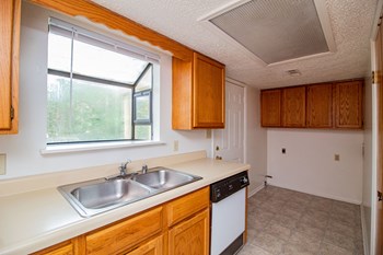 419 Bob White Drive 1-2 Beds Townhouse for Rent - Photo Gallery 5