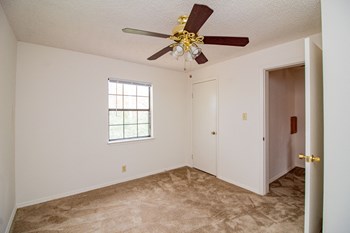 419 Bob White Drive 1-2 Beds Townhouse for Rent - Photo Gallery 6