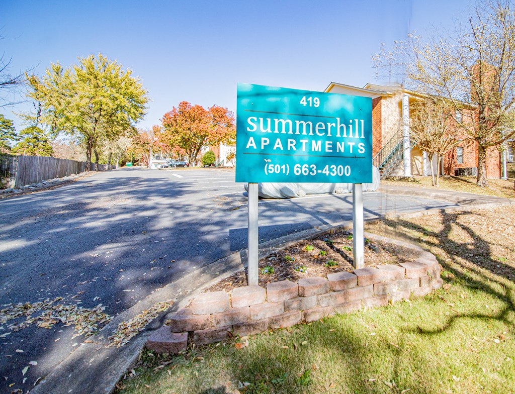 the sign for summerhill apartments on the side of the road