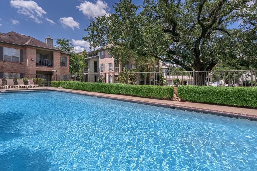 the swimming pool at the preserve at polk apartments