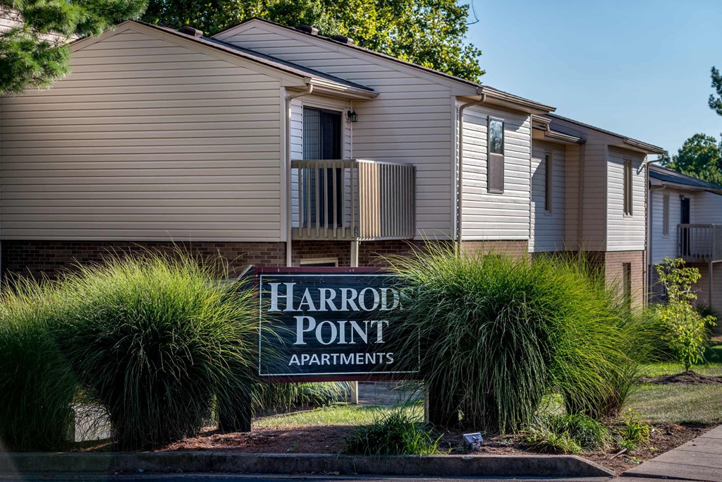 an apartment building with aharbor point apartments sign