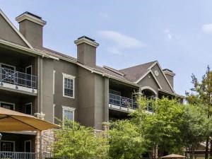Apartments for Rent in Dallas Resort Style Pool with lounge seating