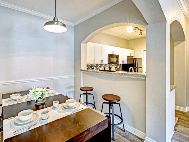 Spacious Kitchens With Eat In Bar