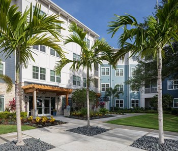 Leasing Center Entry - Photo Gallery 4
