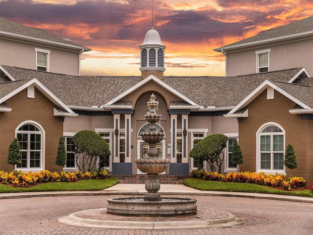 Fountain Villas Leasing Office Dusk