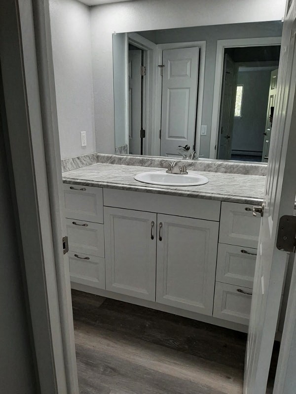 A bathroom with a sink and a mirror.