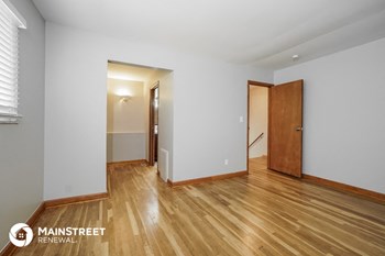 4856 Cryodon Blvd N 4 Beds House for Rent - Photo Gallery 12