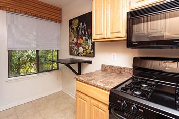 Fully Equipped Kitchens with Breakfast Nook at Brookland Ridge Apartments, Washington, 20017