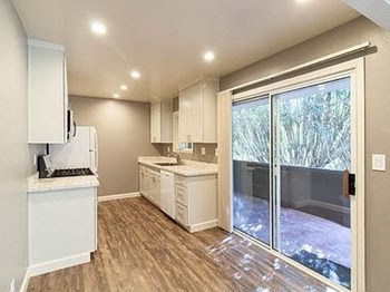 465 Calderon Avenue 1-3 Beds Apartment for Rent - Photo Gallery 6
