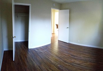 365 Chiquita Avenue 1-2 Beds Apartment for Rent - Photo Gallery 3
