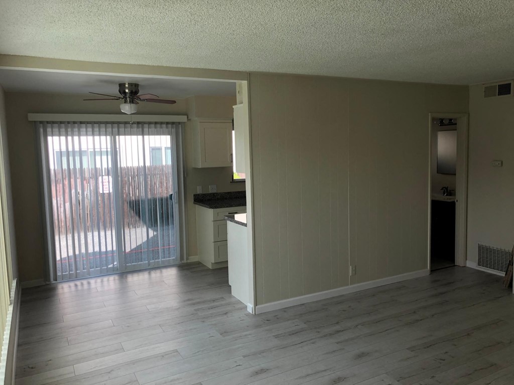 4584 Hamilton Avenue 2 Beds Apartment for Rent - Photo Gallery 7