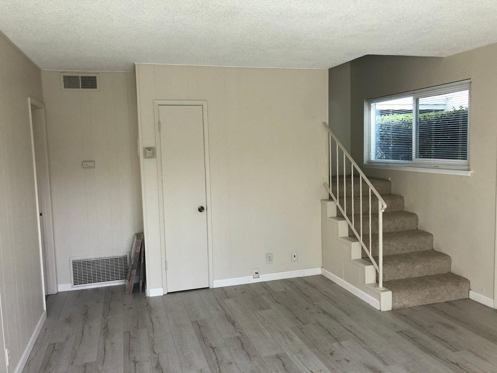 4584 Hamilton Avenue 2 Beds Apartment for Rent - Photo Gallery 4