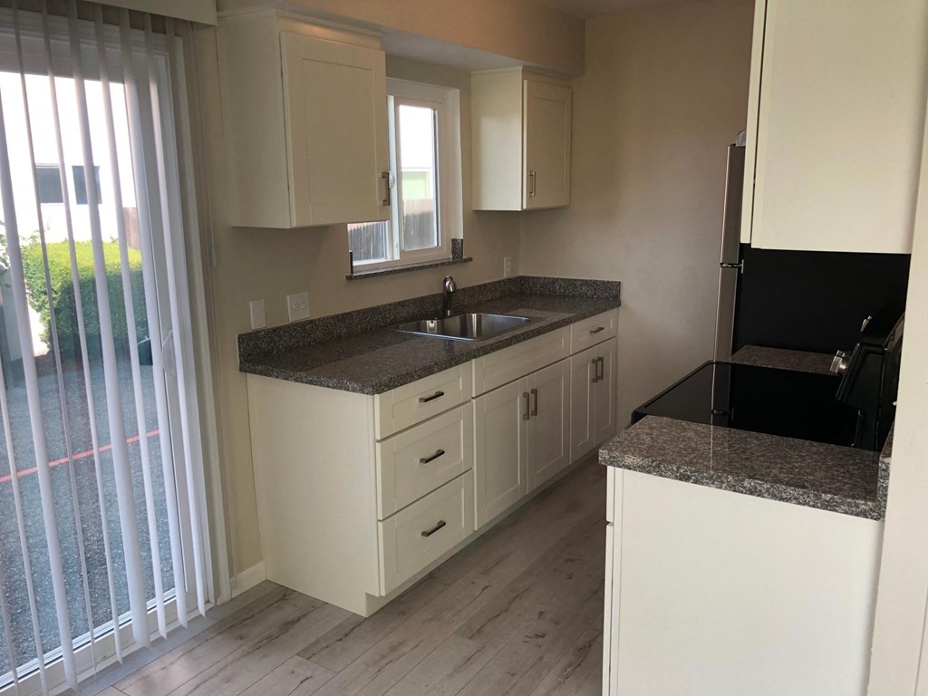 4584 Hamilton Avenue 2 Beds Apartment for Rent - Photo Gallery 1