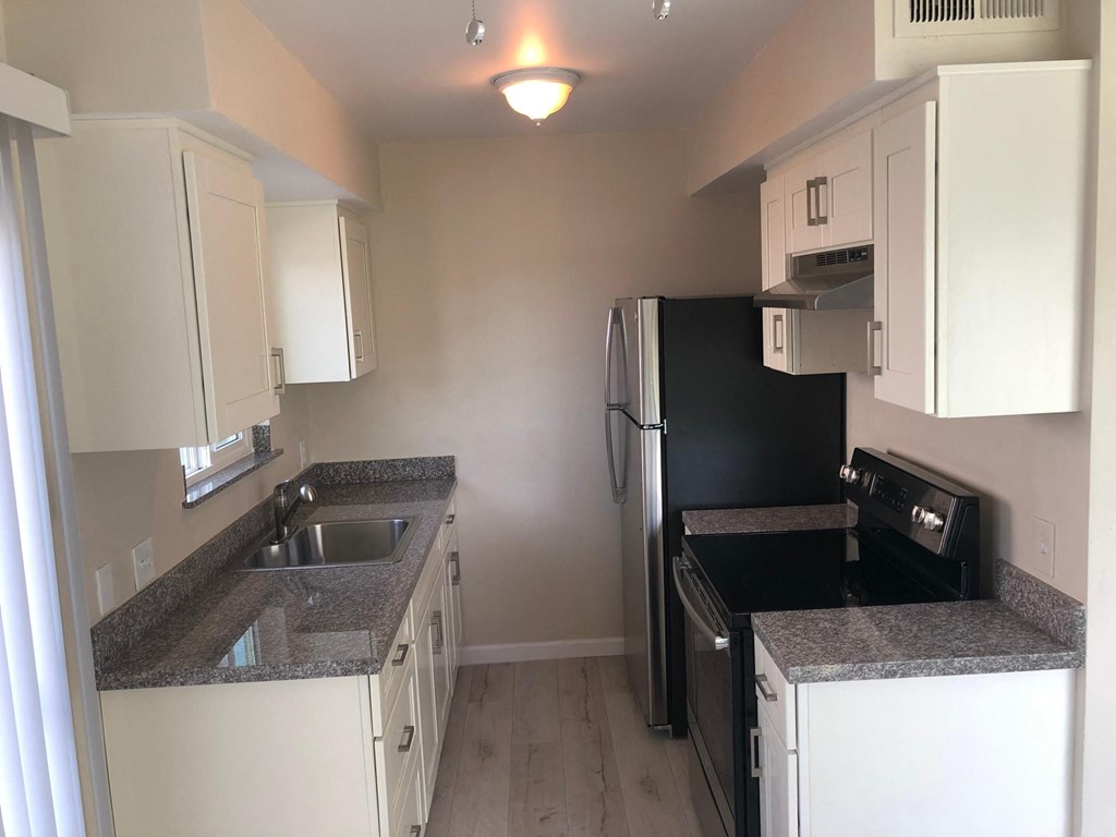 4584 Hamilton Avenue 2 Beds Apartment for Rent - Photo Gallery 6