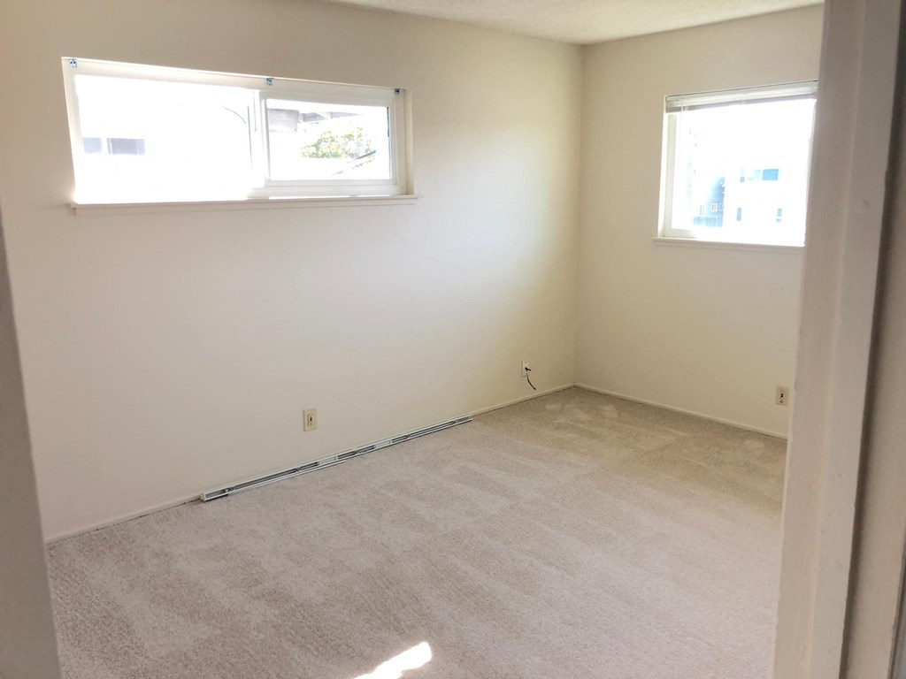 4584 Hamilton Avenue 2 Beds Apartment for Rent - Photo Gallery 5