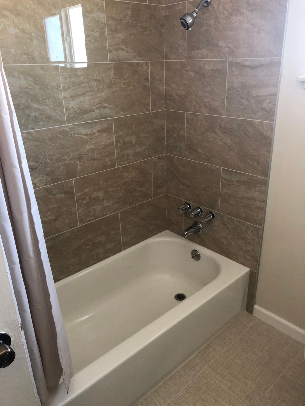 4584 Hamilton Avenue 2 Beds Apartment for Rent - Photo Gallery 10