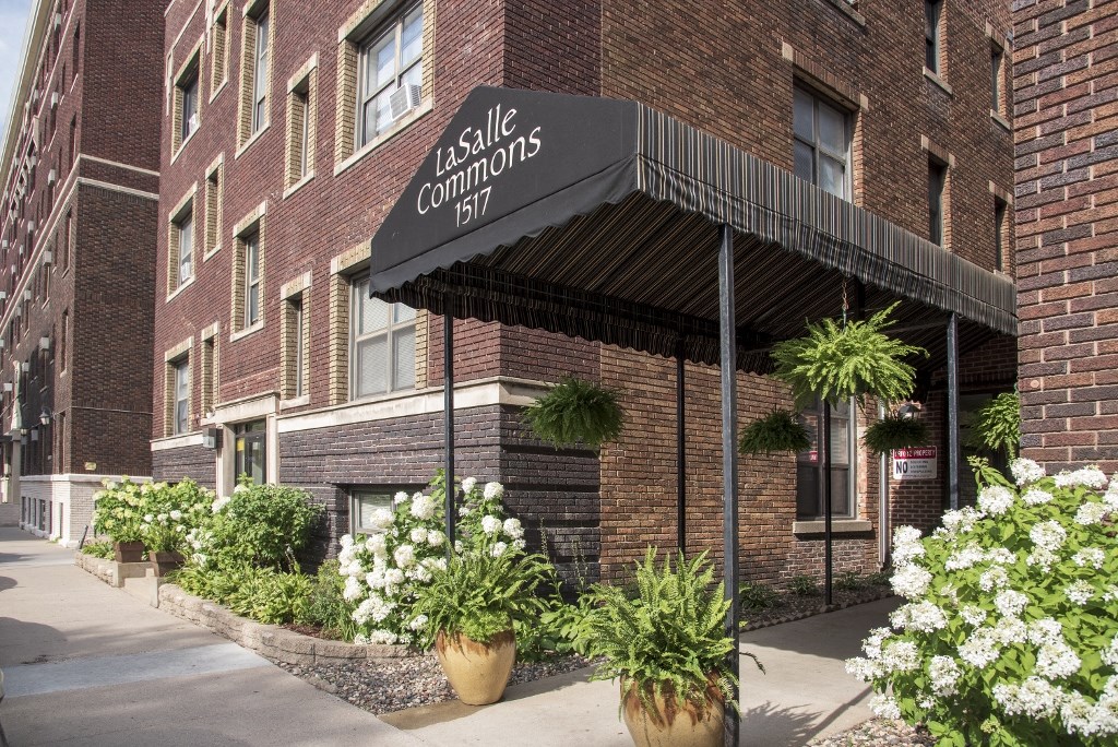 the building in which the hotel is located