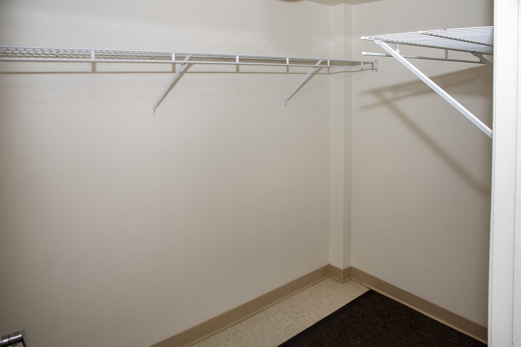 Park Plaza Minneapolis Closet