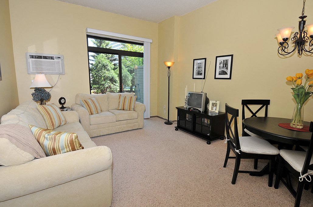 Seven Corners Apartments Minneapolis