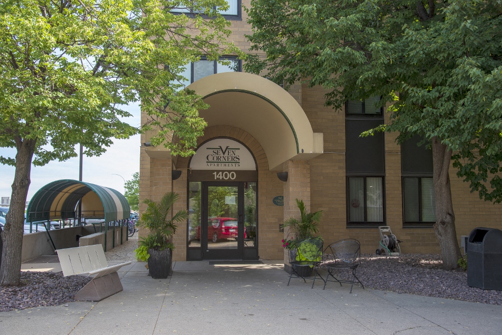 Seven Corners Apartments Minneapolis