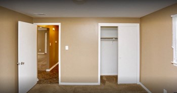 1916-A E 50th Street 1-2 Beds Apartment for Rent - Photo Gallery 4