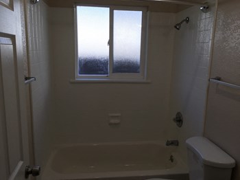 628 South 10th Street Studio-3 Beds Apartment for Rent - Photo Gallery 6