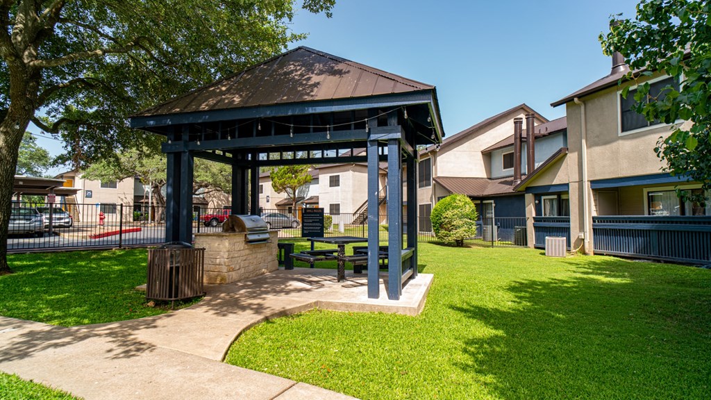 apartments in austin with grilling stations