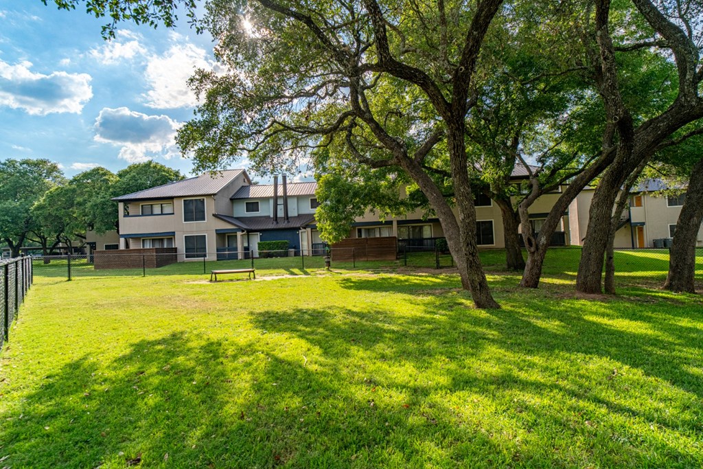 pet-friendly apartments for rent in austin with two dog parks
