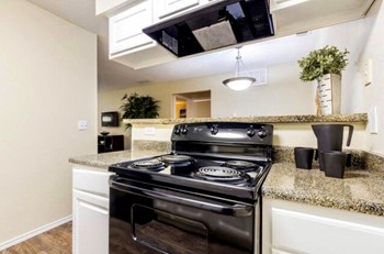 2200 Brown Street 1-2 Beds Apartment for Rent - Photo Gallery 26