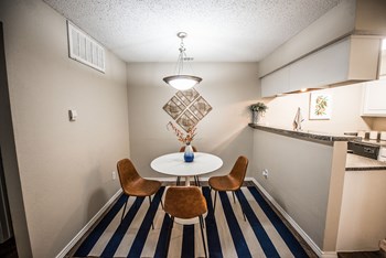 2200 Brown Street 1-2 Beds Apartment for Rent - Photo Gallery 24