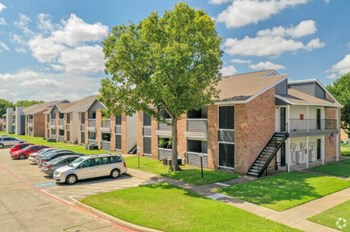 2200 Brown Street 1-2 Beds Apartment for Rent - Photo Gallery 3