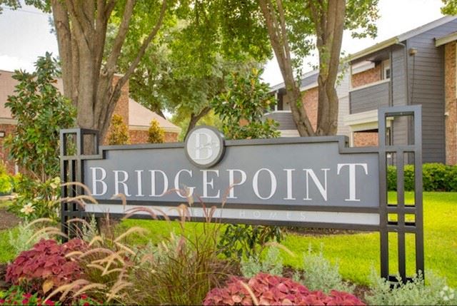 2200 Brown Street 1-2 Beds Apartment for Rent - Photo Gallery 1