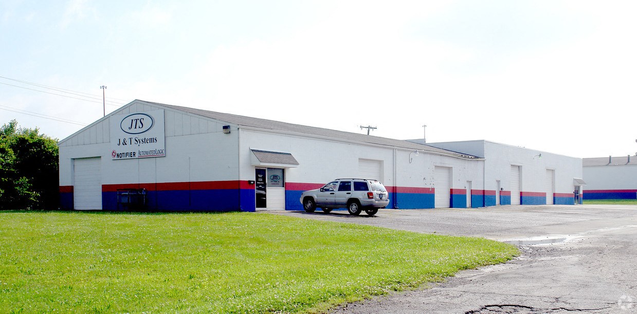 A white building with a blue stripe and the letters "JTS" on it.