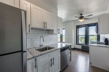 5200 N Sheridan Rd Studio-1 Bed Apartment for Rent - Photo Gallery 6