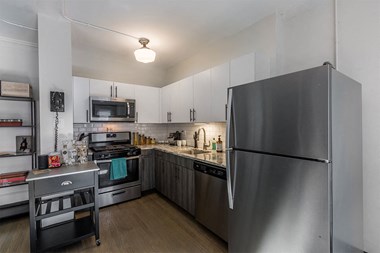 5200 N Sheridan Rd Studio-1 Bed Apartment for Rent Photo Gallery 1