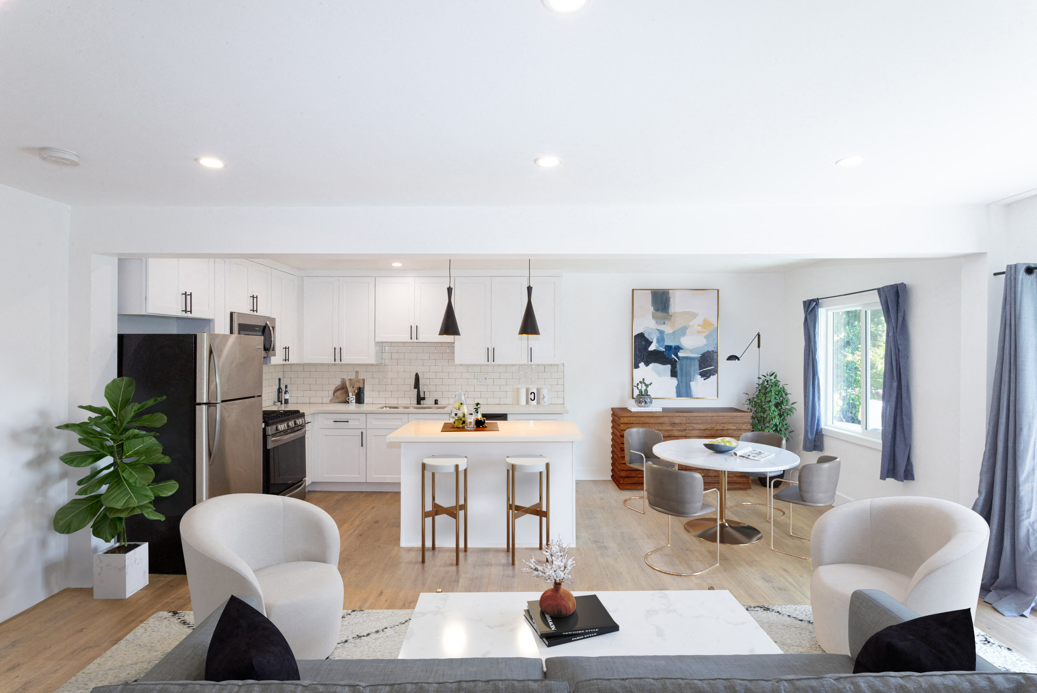 Spacious, bright living area with dining area and kitchen