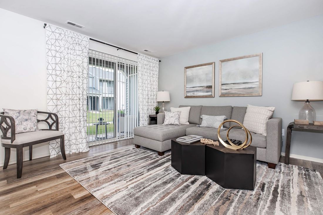 Oaks At Hampton Apartments photo