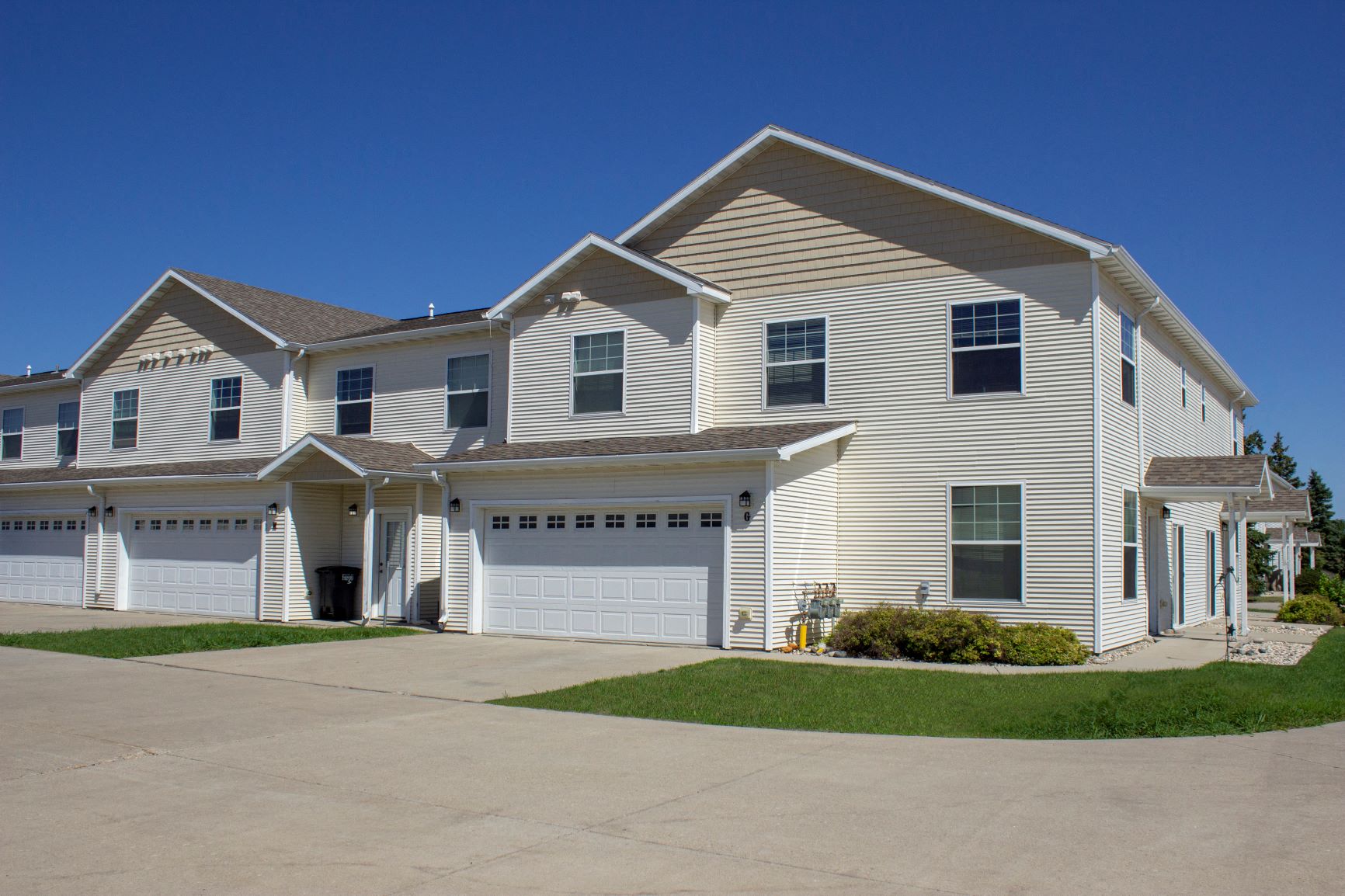 Exterior of Osgood Townhome in Fargo ND with garage, front door, and front yard