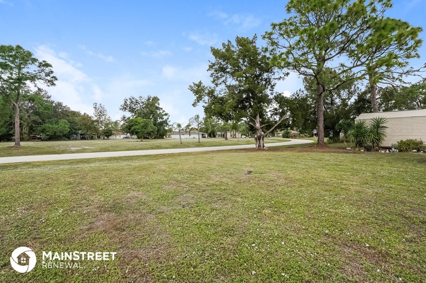 the preserve at ballantyne commons park  grass field with trees