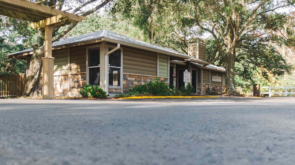 a small house on the side of a street