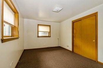 14547 Chicago Rd 1-2 Beds Apartment for Rent - Photo Gallery 3