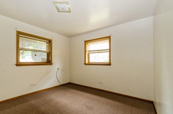 14547 Chicago Rd 1-2 Beds Apartment for Rent - Photo Gallery 4