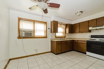 14547 Chicago Rd 1-2 Beds Apartment for Rent - Photo Gallery 6