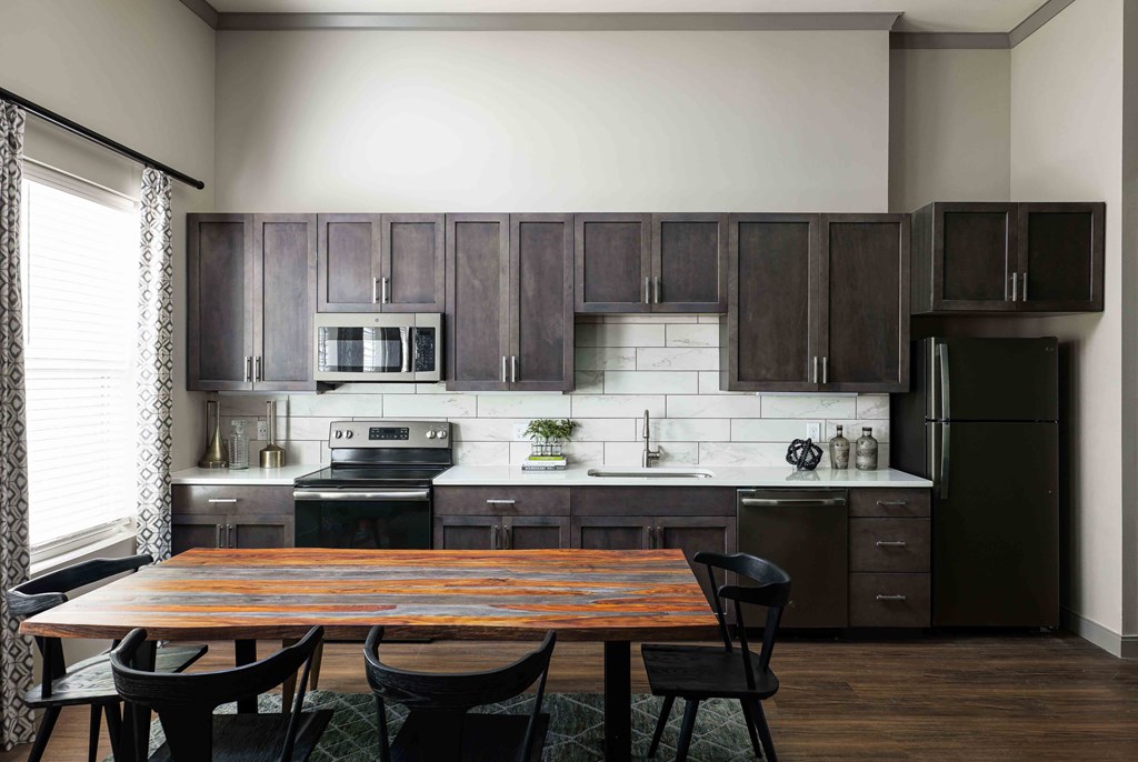 Upton Oxmoor Apartments Louisville kitchen with quartz countertops and custom cabinetry