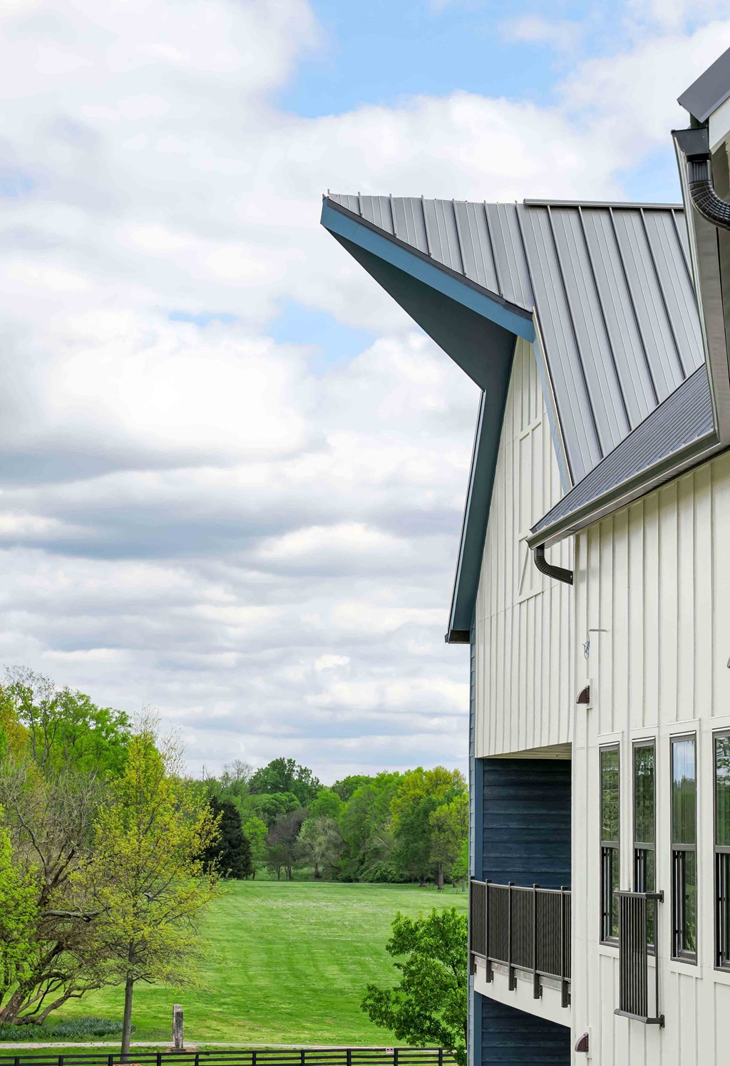 Upton Oxmoor Apartments Louisville building exterior